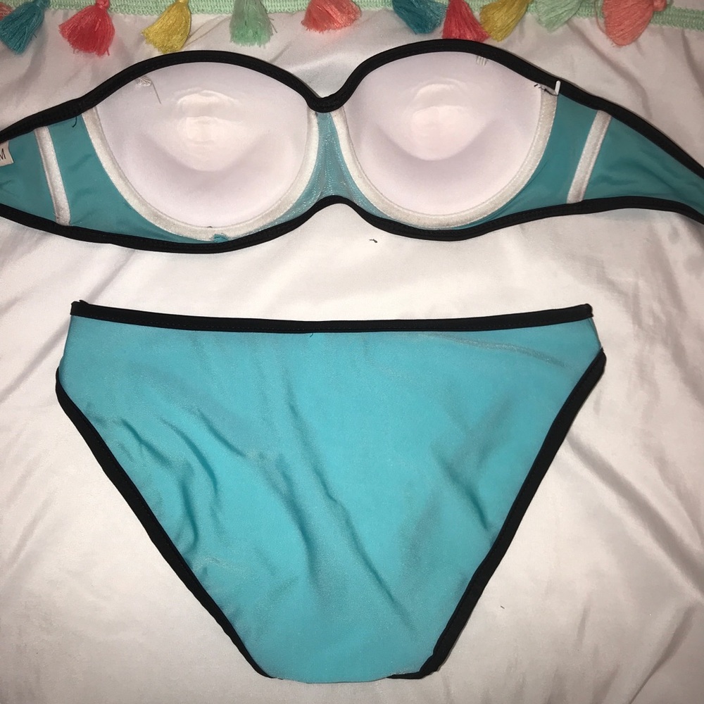 Bathing suit - Picture 3 of 4